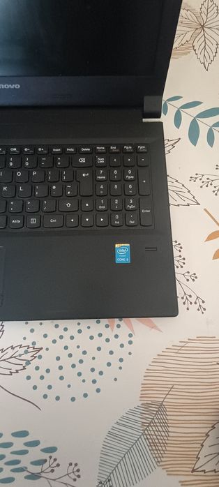 Leptop HP și un Lenovo pentru piese