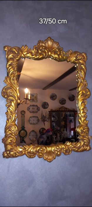 Oglinzi vechi din lemn și rasina