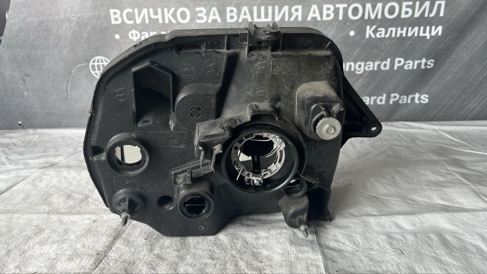 3 броя десен и 1 брой ляв фар Suzuki Jimny