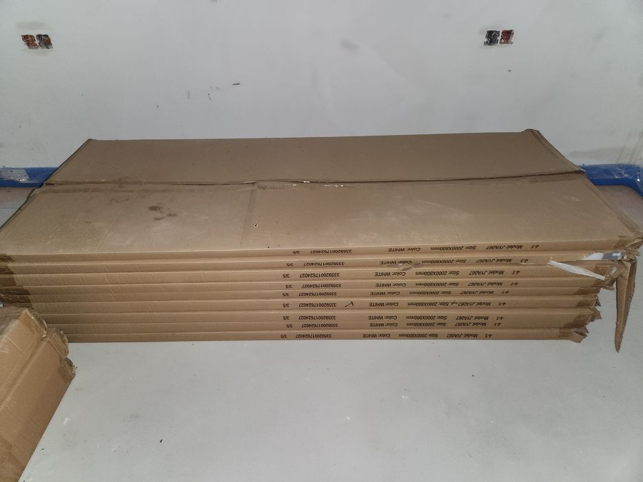 Ușă din lemn stratificat cu toc extensibil