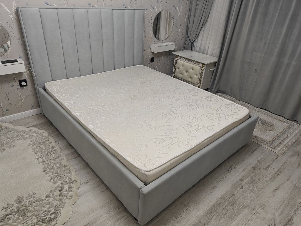 Продам двуспальную кровать с матрасом