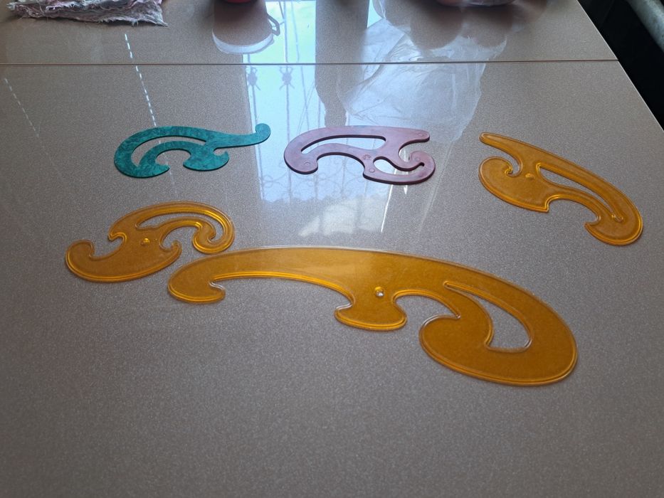 Лекало, школьные транспортир, угольник