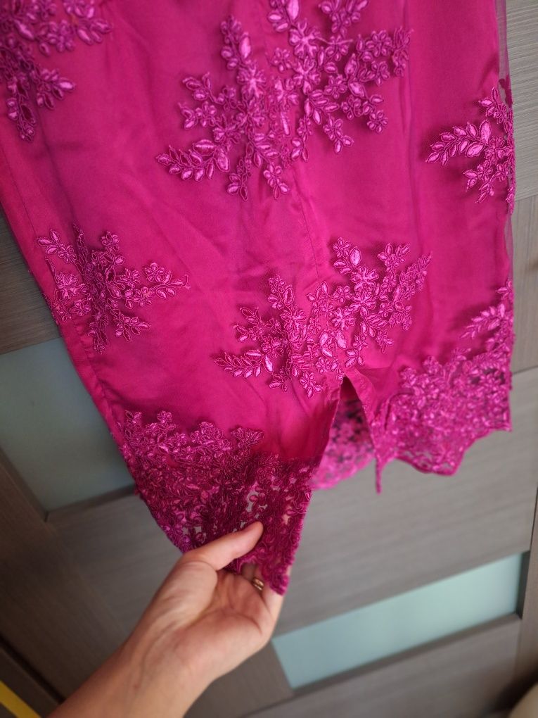 Rochie midi făcută pe comandă, roz fuchsia, este un s-m