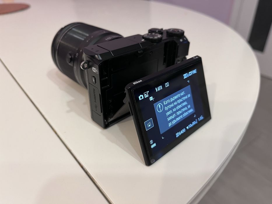 Фотоапарати Nikon J1 и J5 и обективи Nikkor 1 10-30 mm и 10-100 mm