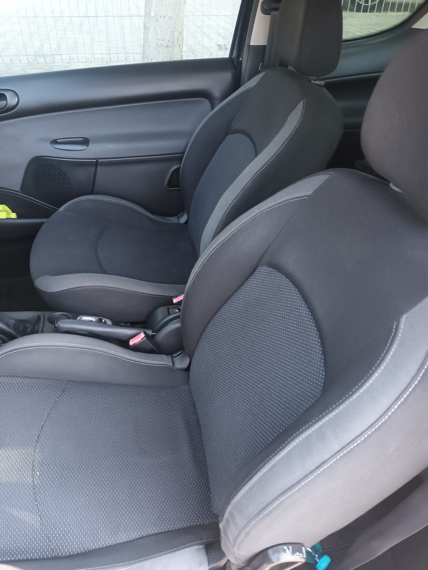Peugeot 206+  2009г газ
