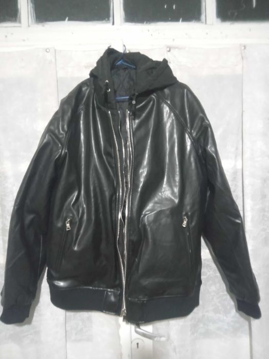 Vând geacă de piele