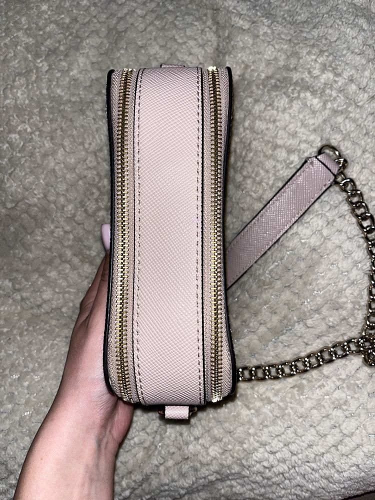 Чанта Guess - 120лв