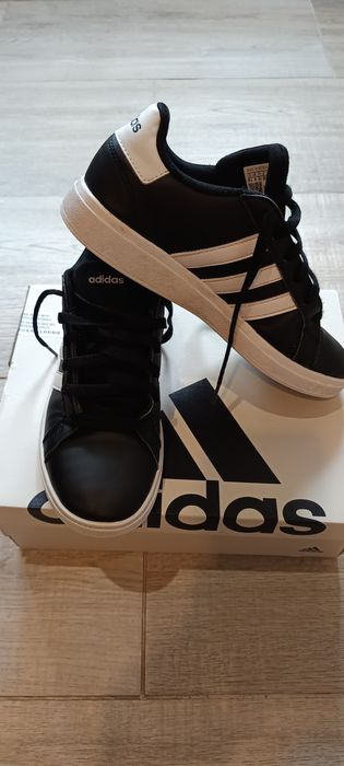 Маратонки адидас