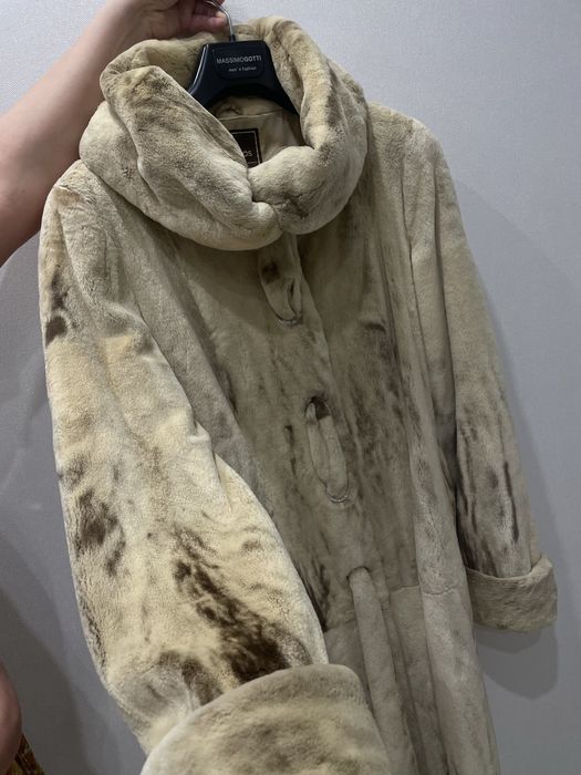 Продам норковую шубу стриженную из Греции