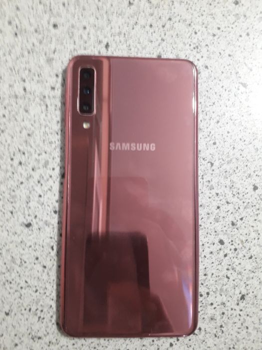 Продам на запчасти телефон Samsung Galaxy A7 2018