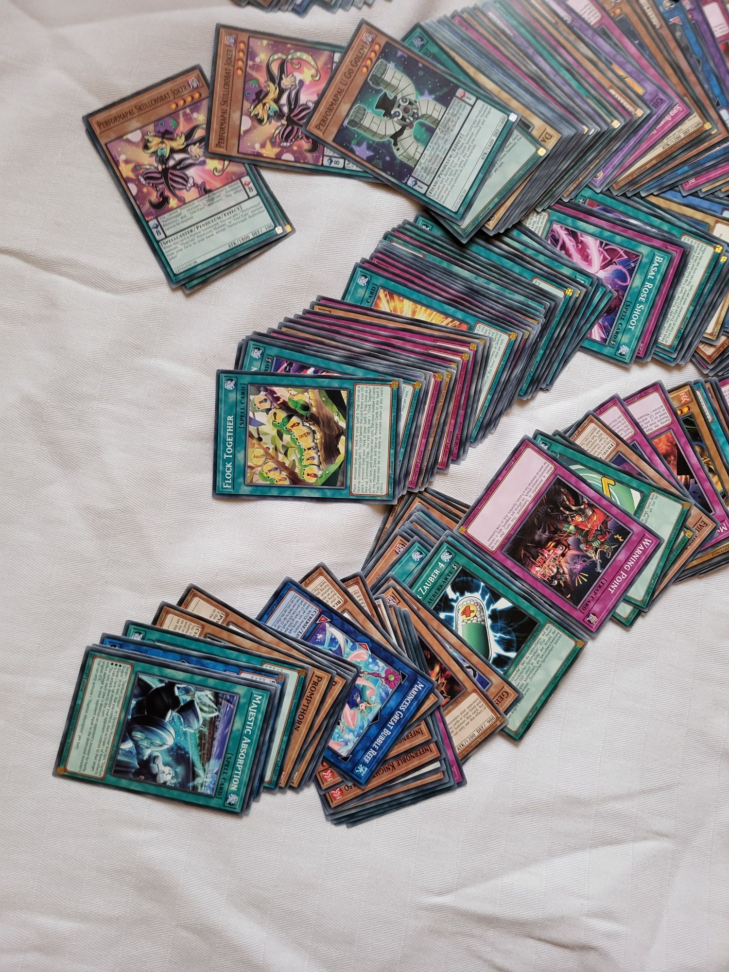 Cărți yugioh lot 100