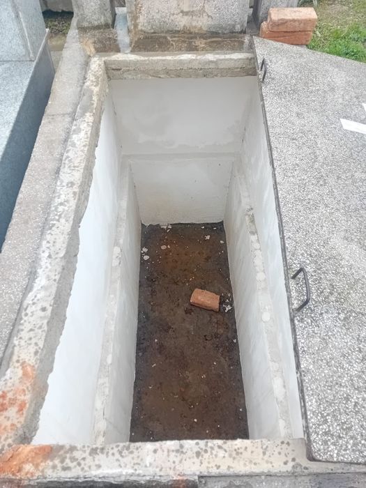 Loc de veci etajat 2 spatii Cimitirul Roboaica