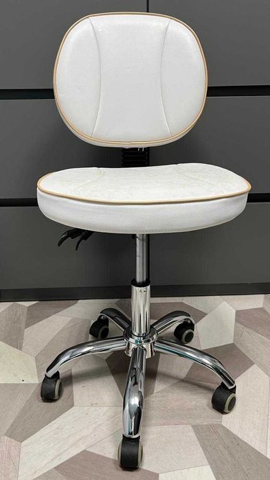 Кожаный стул мастера