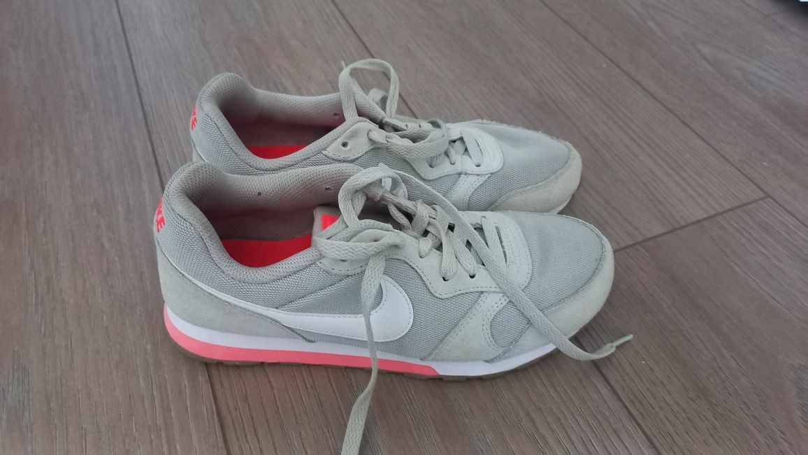 Nike dama marimea 36.5