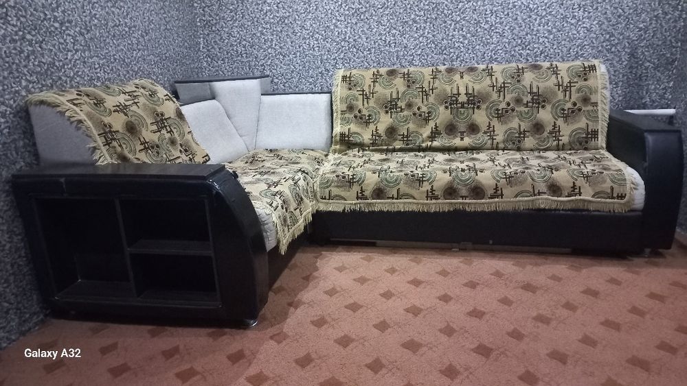 Продам угловой диван в хорошем состоянии за 10000тенге