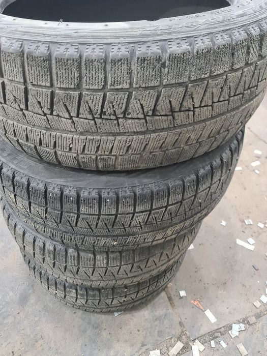 Шины 215\45\17 зимние комплект