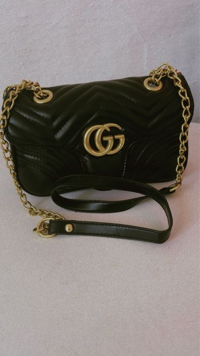 Стильный  сумка жаңа сапалы,қара түс алтын тізбекпен