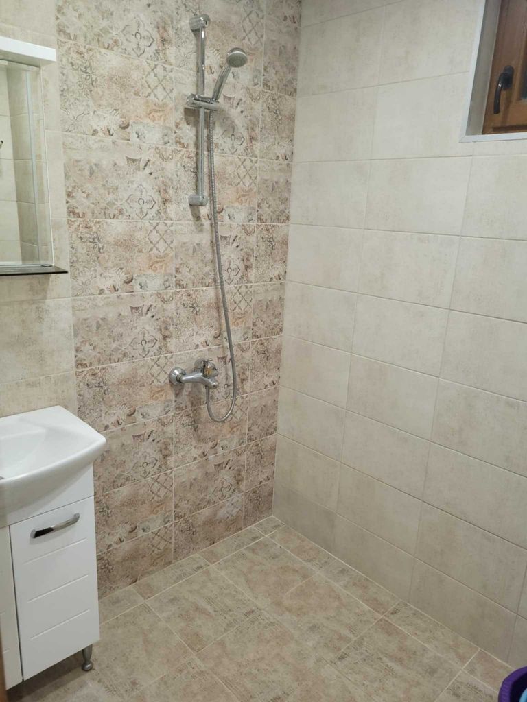 Дава се под наем Къща в Килифарево - 200 кв.м за 510 € - Снимка #1