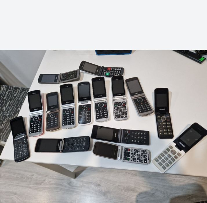 Telefon cu clapeta cu display generos