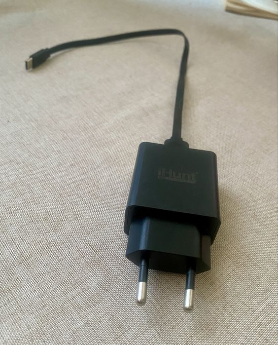 Încărcător / adaptor iHunt original ca nou, provenit din pachet