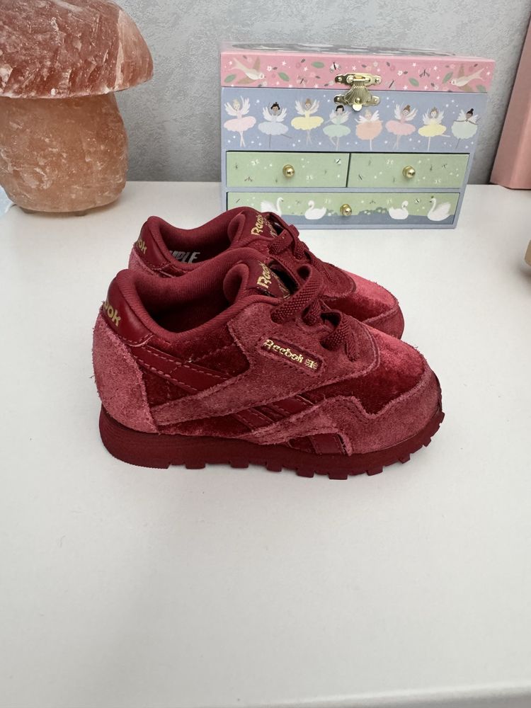 Бебешки маратонки adidas, Reebok и havaianas