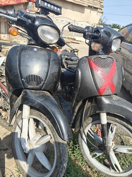Vând două scutere Aprilia scarabero