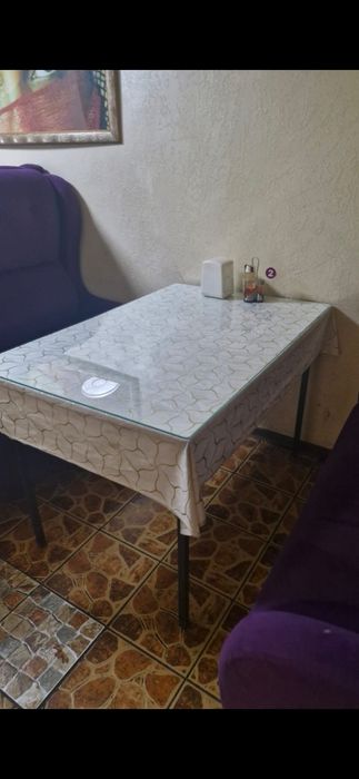 Стол стекло и скатерть 10 штук