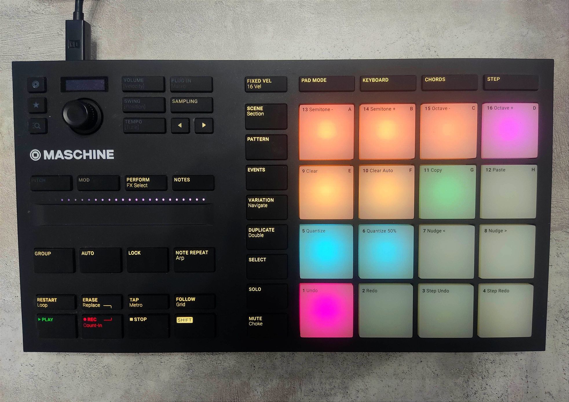 Миди-контроллер NI Maschine Mikro MK3