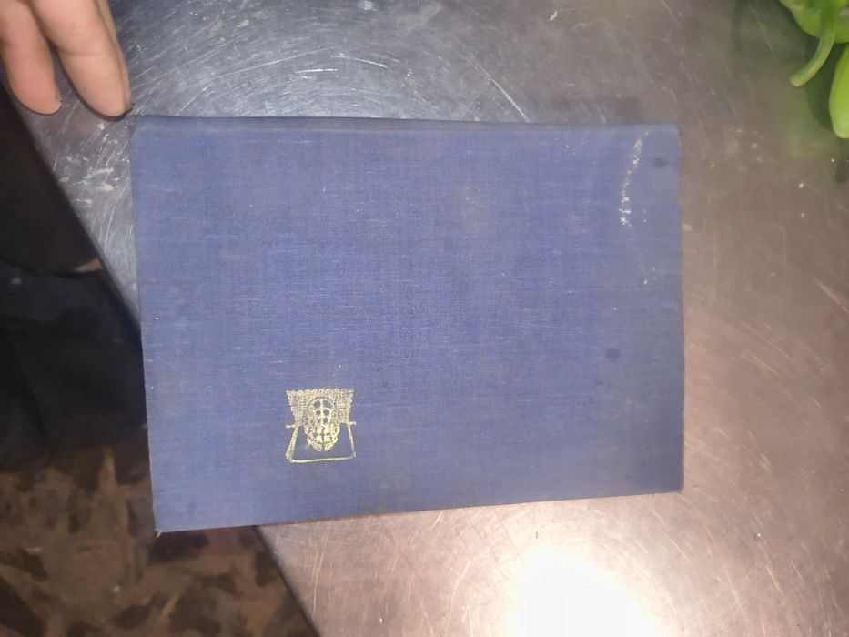 Clasor cu timbre vechi.