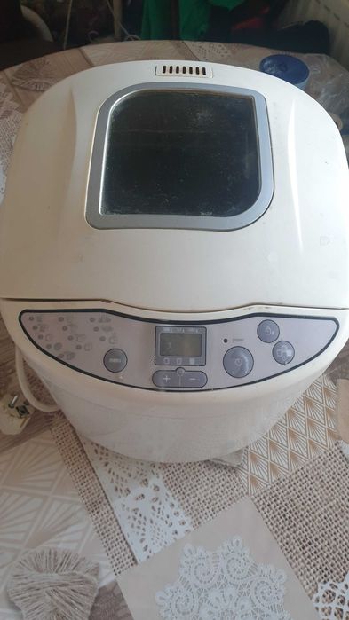 Продавам Хлебопекарна MOULINEX с 1 бъркалка и 12 програми!