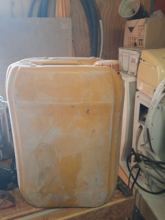 продам пластиковы канистор 10 20 лұщ