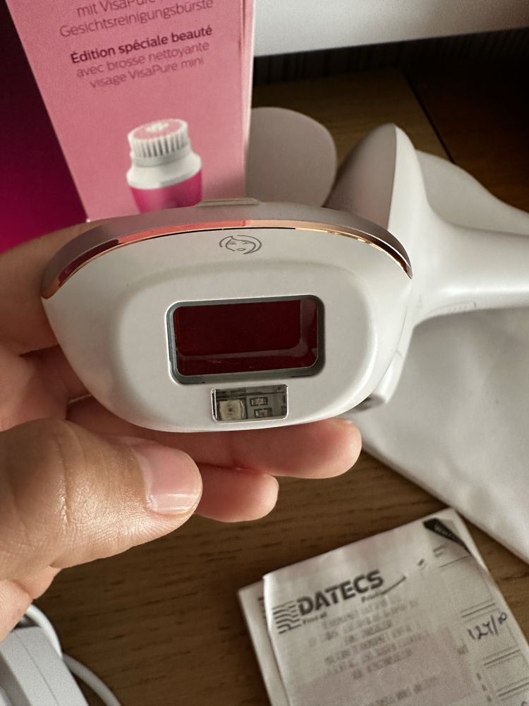 Фотоепилатор Philips Lumea BRI924