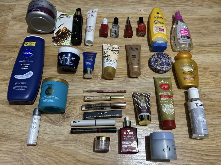 Лот с козметика за лице и тяло