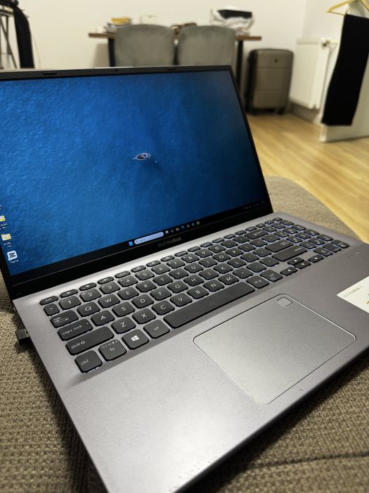 Laptop Asus Vivobook i5