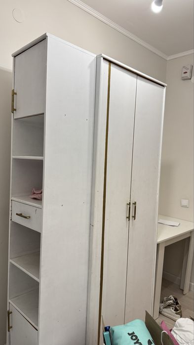 Отдадим бесплатно шкафы и стол