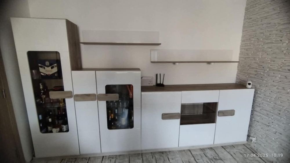 Vând biblioteca moderna pentru living