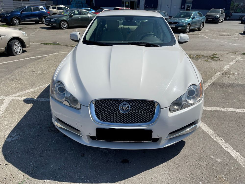 Vând Jaguar XF Premium Luxury V6 2,7 D , 70900km