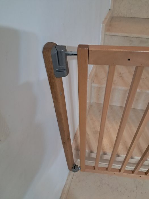 Portiță blocat accesul copiilor scară