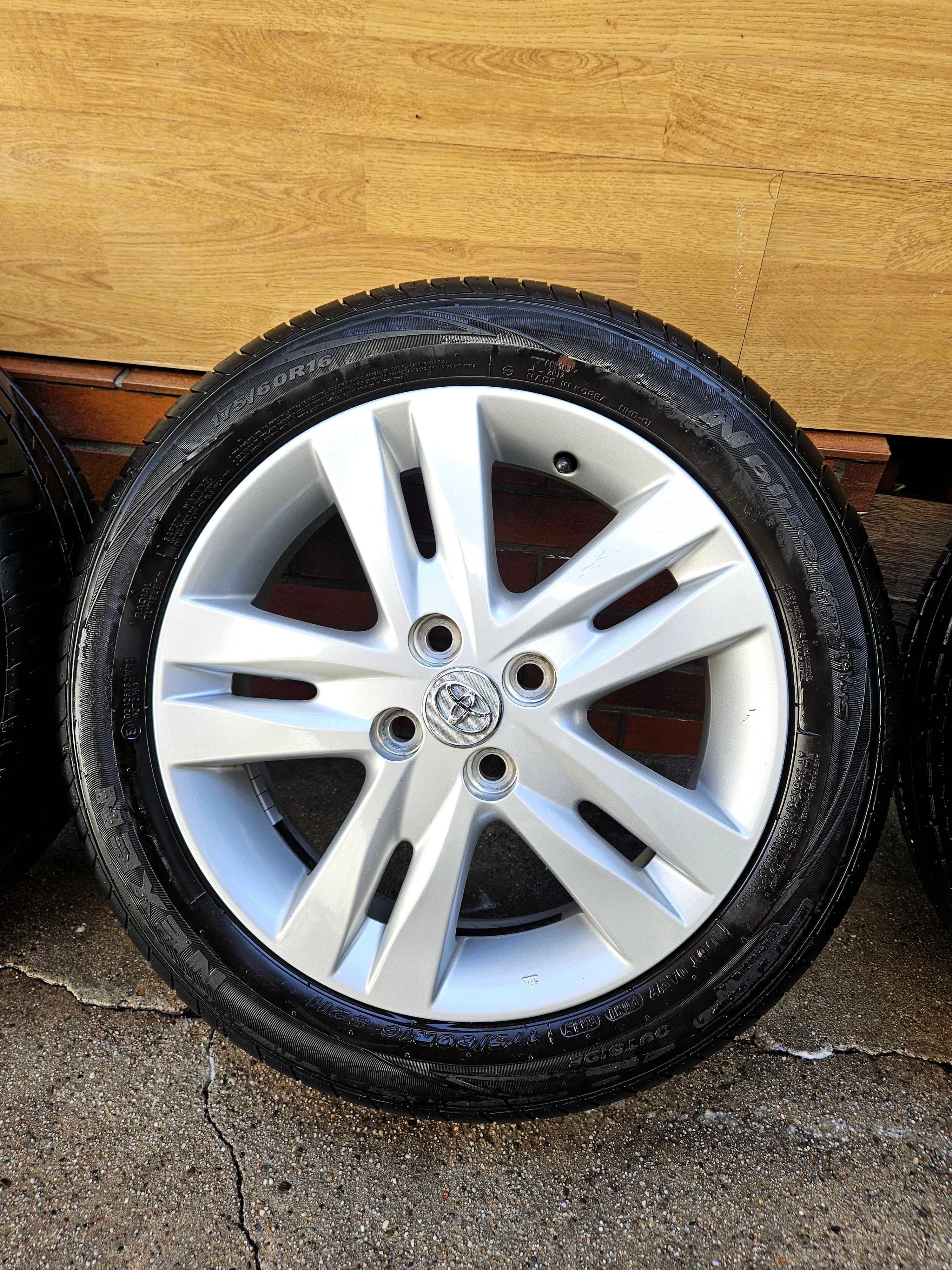 Оригинални лети джанти 16" от Тойота (Toyota) 4х100