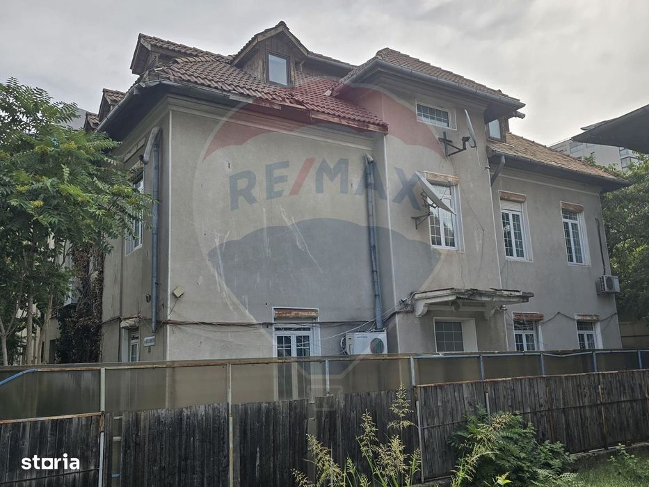 DE VANZARE Casă / Vilă cu 11 camere de vânzare în zona Parcul Carol