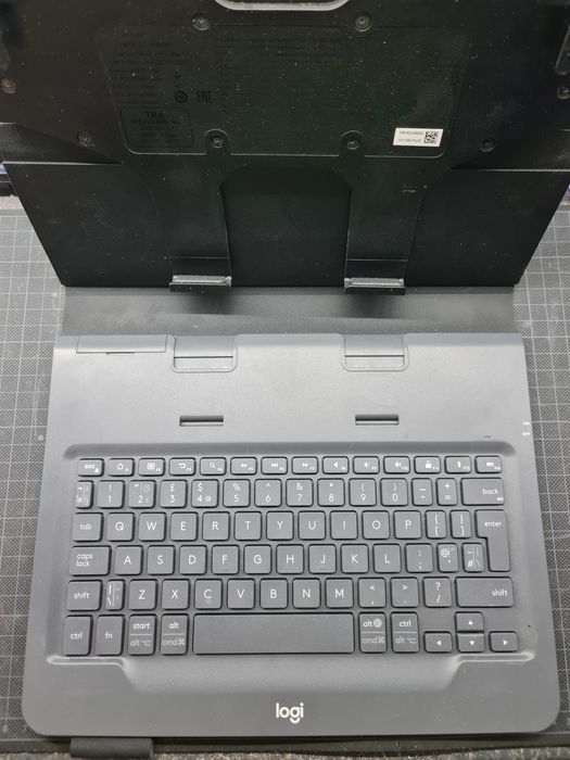 Husa cu tastatura Logitech pentru tablete
