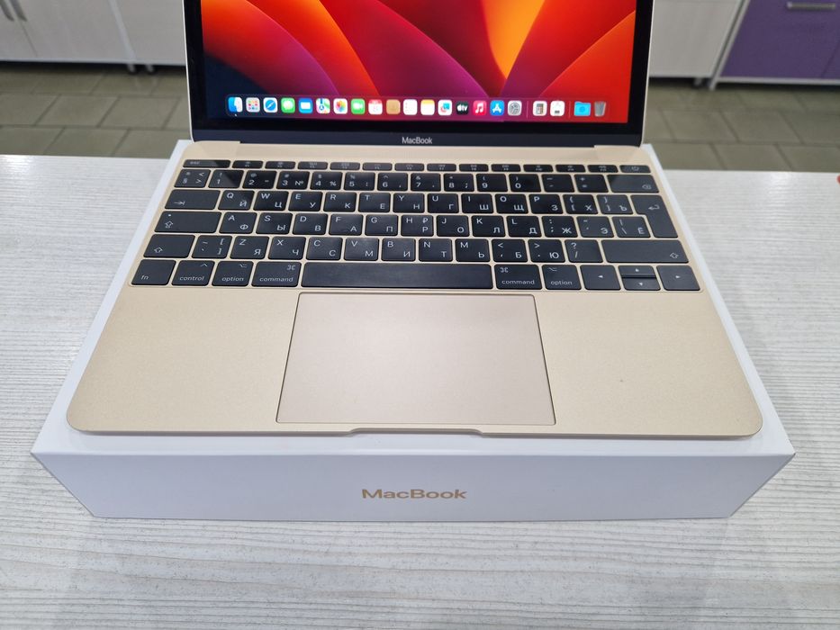 Apple MacBook Air 12 (Core M3, 8 Gb DDR4, 256 Gb SSD)