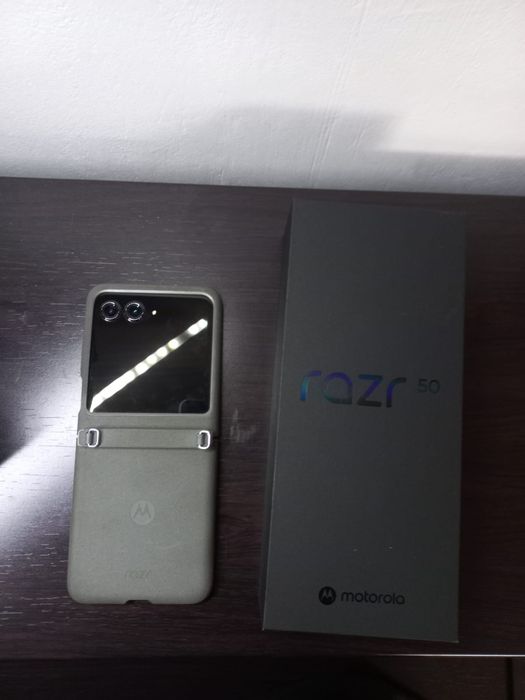 Motorola razr 50