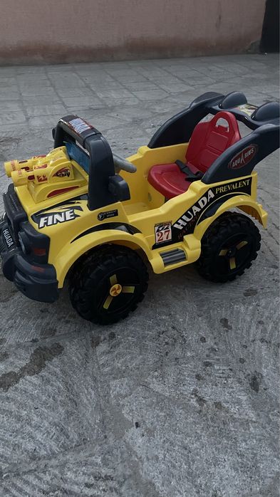 Машинка детская, в отличном состоянии