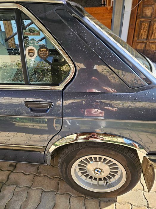 Retromobil BMW 520 I / E28 1983