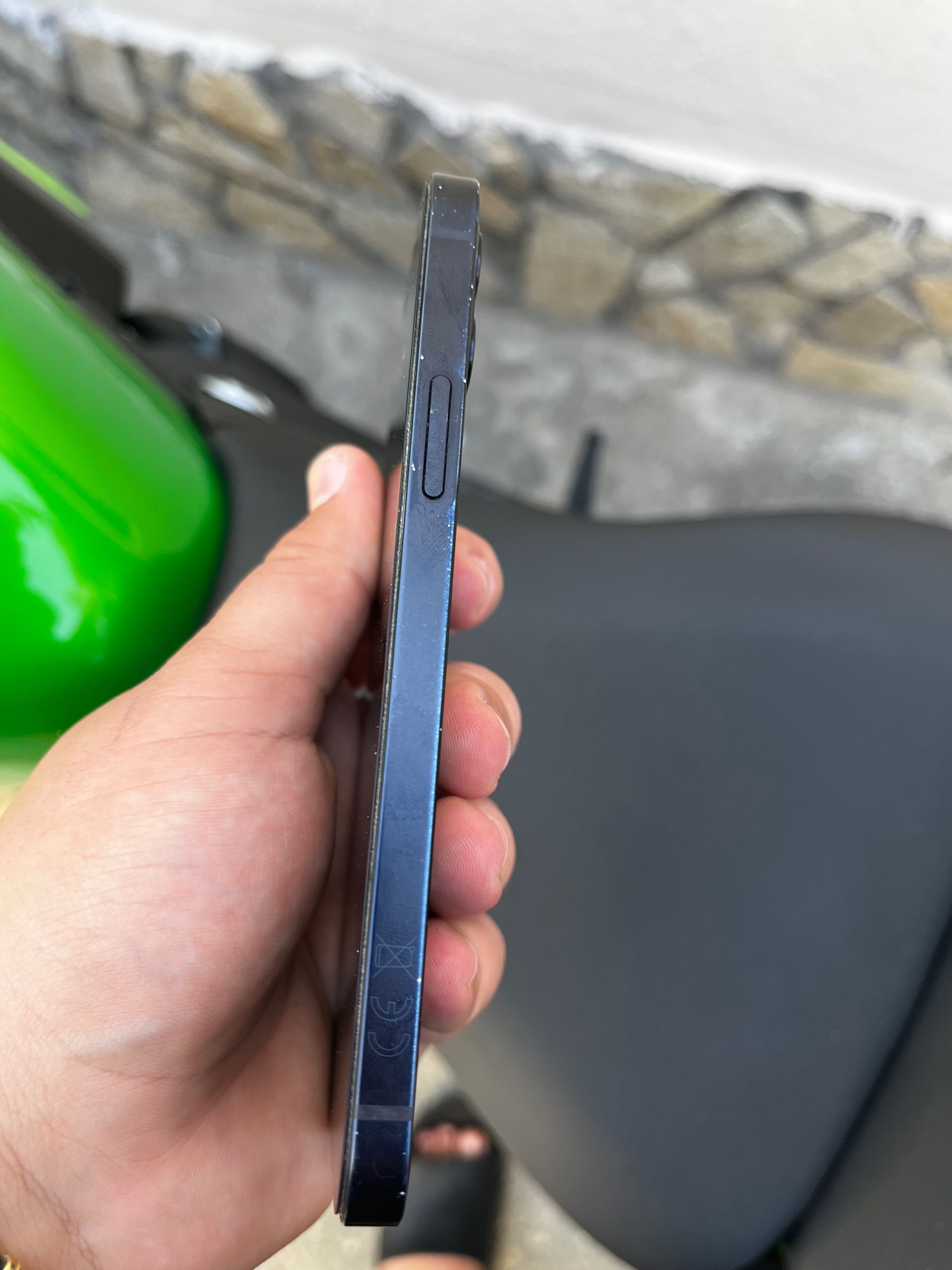 Продавам İPhone 12