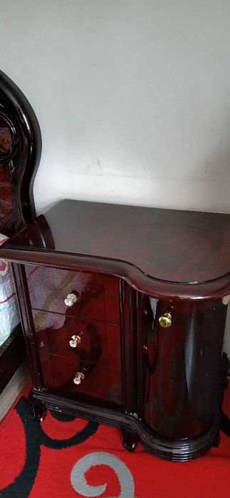 Mobila  Dormitor de lemn cires