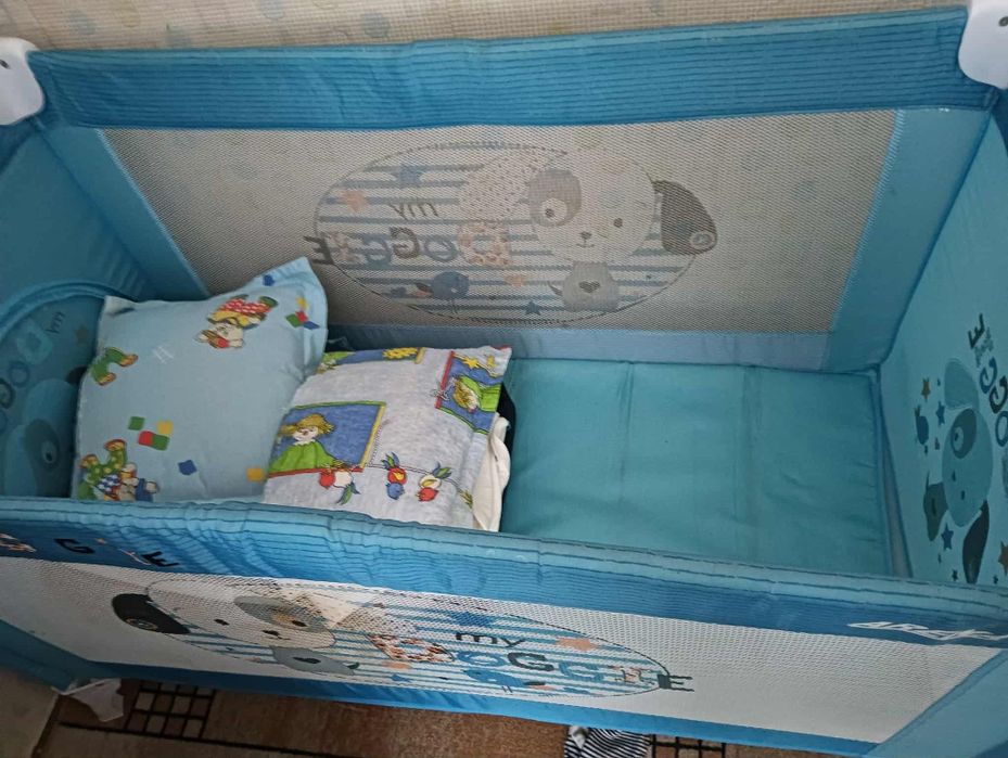 Преносима бебешка кошара в отлично състояние