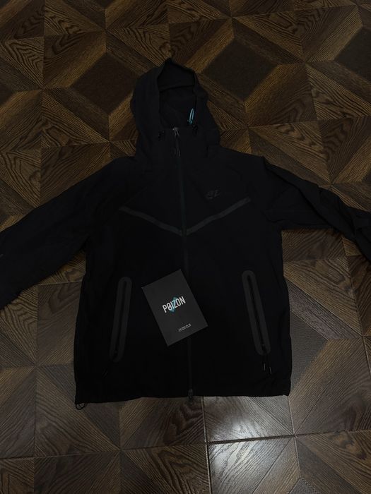 Nike Windrunner Tech