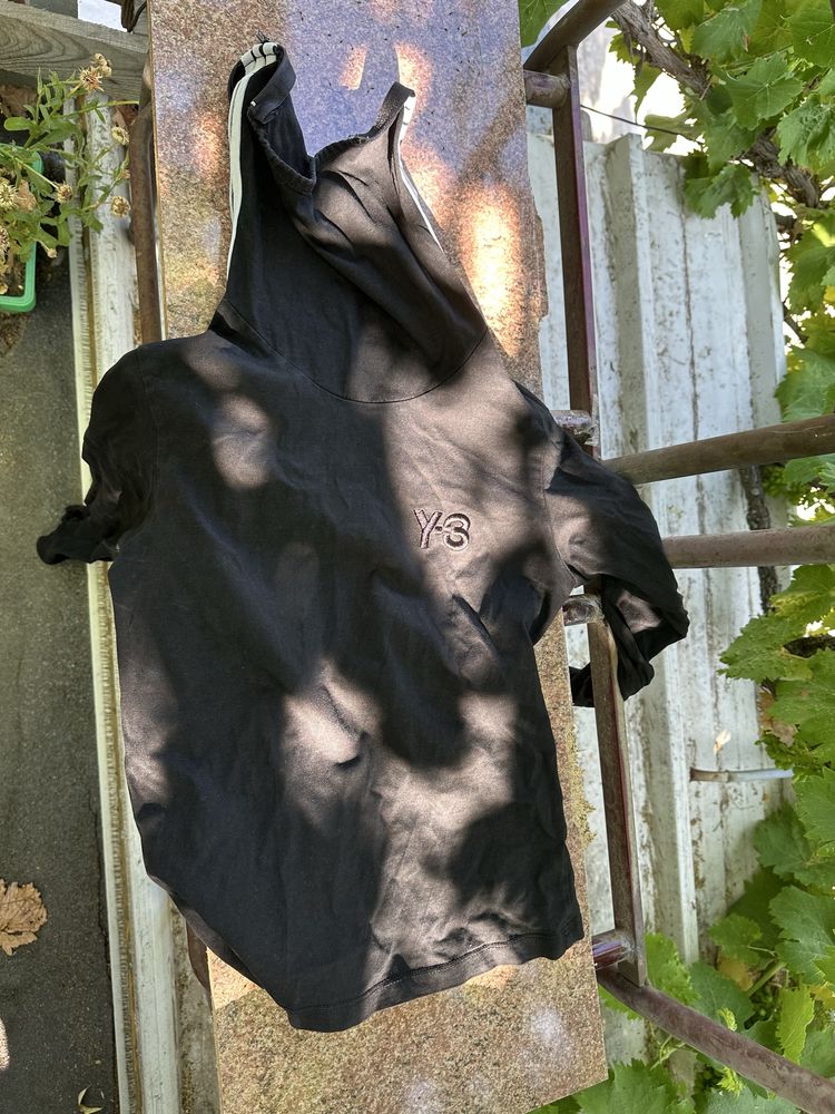Черно поло на марката Y-3